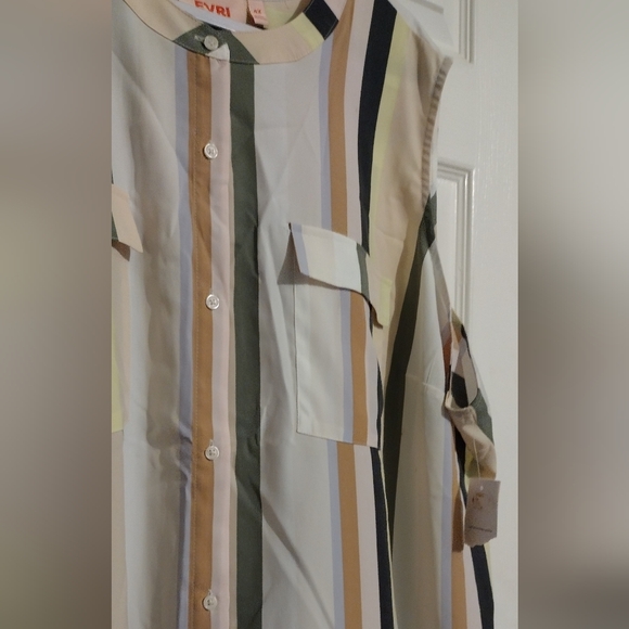 EVRI Sleeveless Striped Blouse size 4X. - Picture 3 of 4